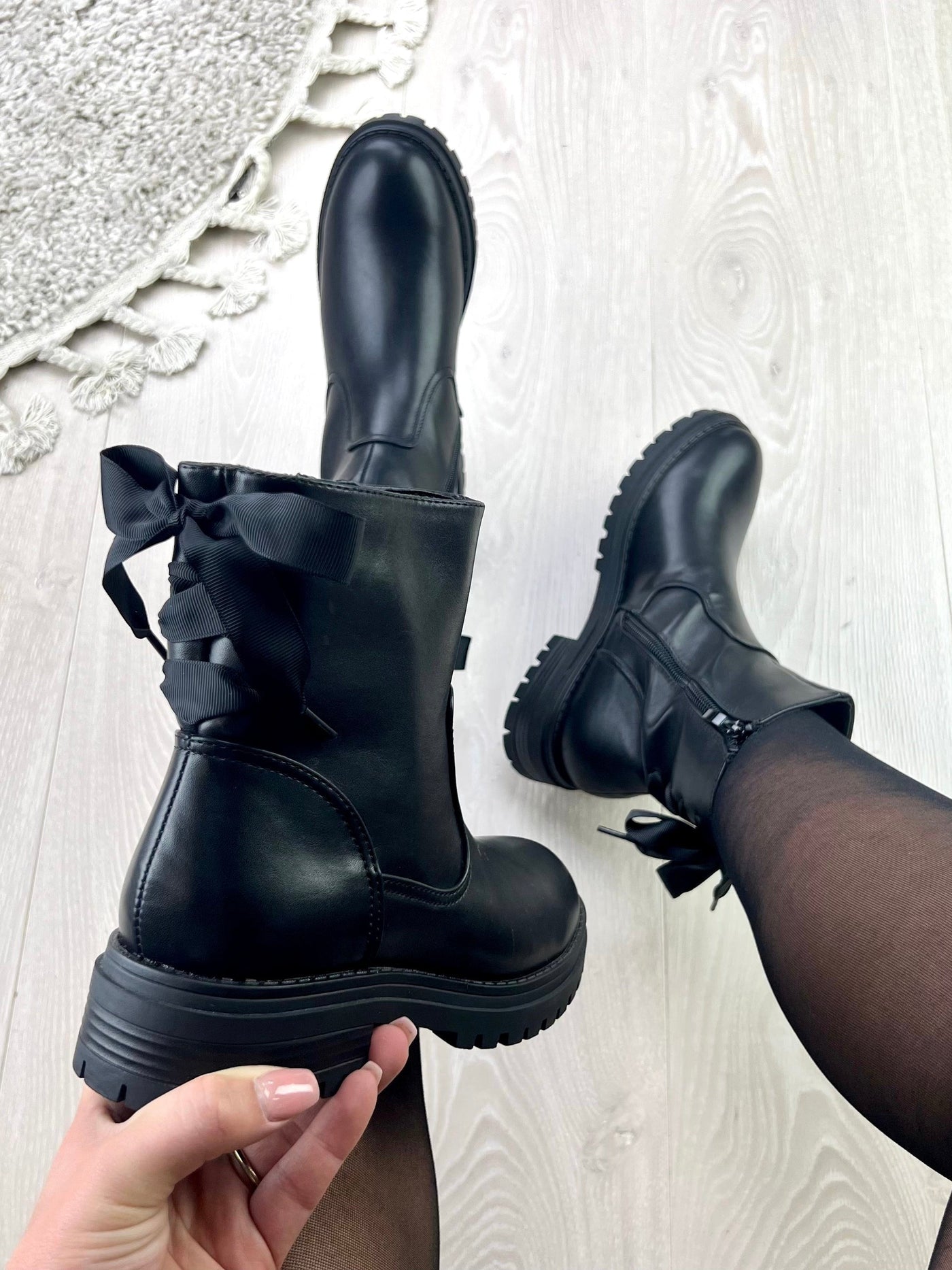 Elowen: Classic Bow-Accent Boots